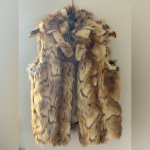 Rachel Zoe faux fur vest. Color: Camel. Size: XS